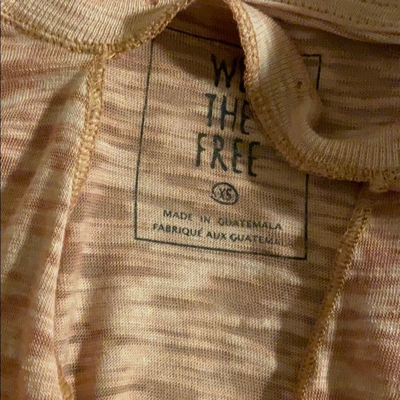 We the Free distressed keyhole top XS - Picture 3 of 4